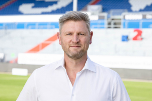 <font color="#d40027">Jens Häusler</font>